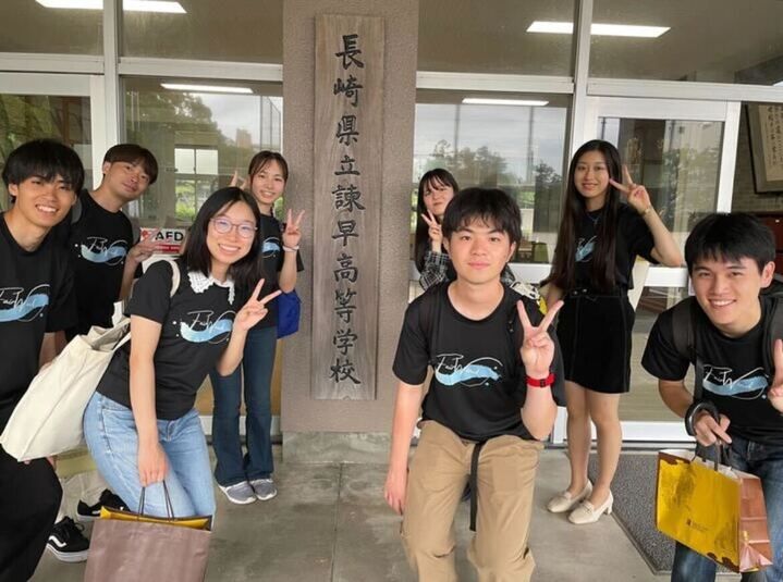 現地に赴いて大きな企画を班員と協力して終えた時の写真